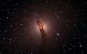 Обнаружена гигантская черная дыра